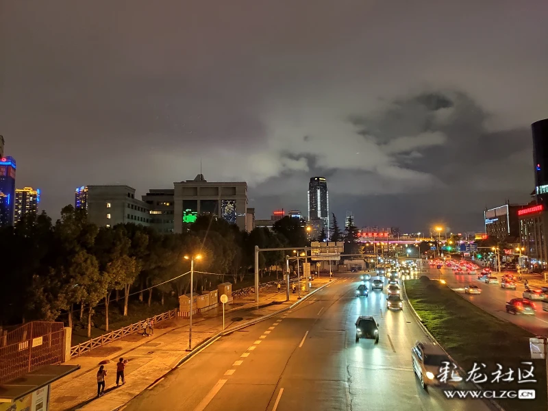 昆明滇池路夜景