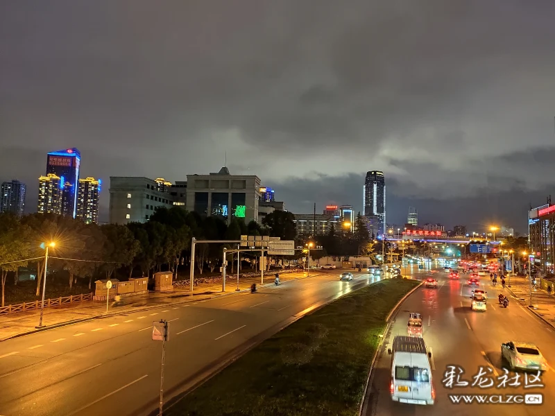 昆明滇池路夜景